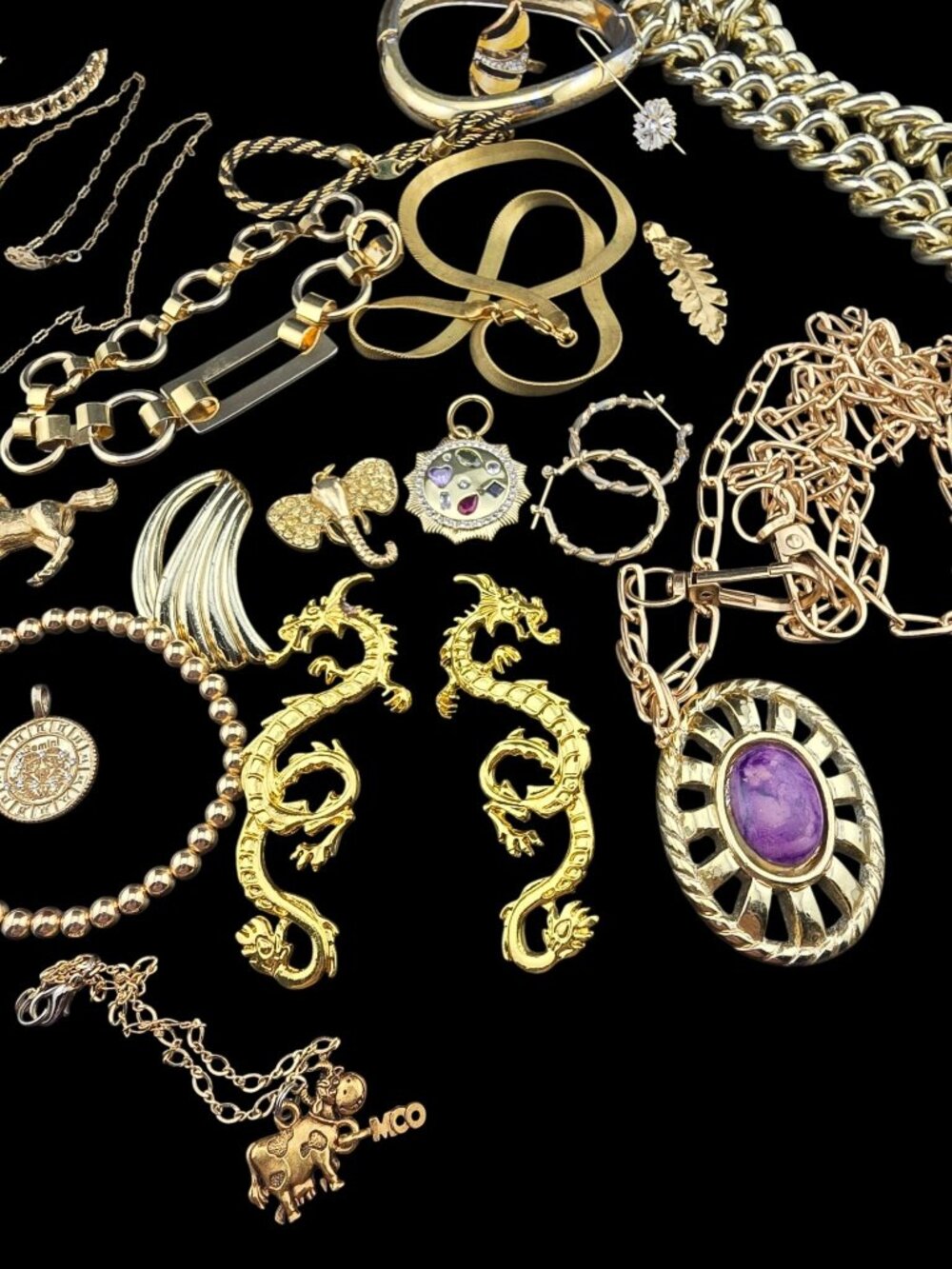 18 Pcs Gold Tone Jewelry Lot Necklaces Bracelets Brooches Charms Mixed Styles - Picture 6 of 9